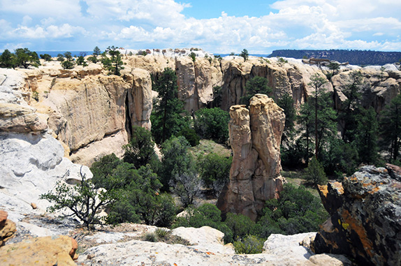 El Moro - Intimate box canyon.