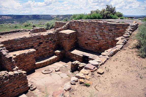 El Moro - Ruins of A'ts'ina Pueblo on top of El Moro