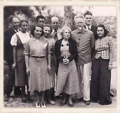 Van Heijenoort, second from right; Loretta “Bunny” Guyer, his future wife, at far right.  ©Laure van Heijenoort, Used with permission.   